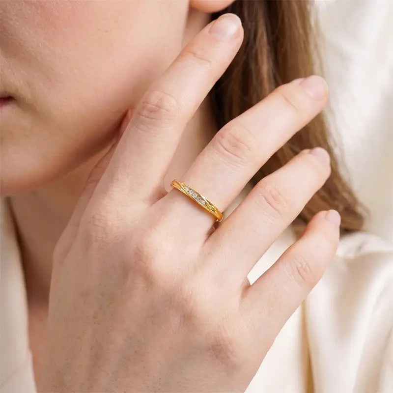 Elegant Moissanite Wave Ring