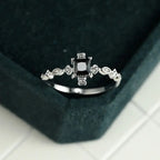 Vintage Black Gemstone Floral Ring