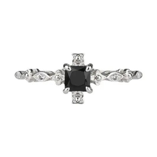 Vintage Black Gemstone Floral Ring