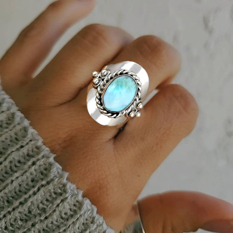 Elegant Rope Bezel Statement Ring