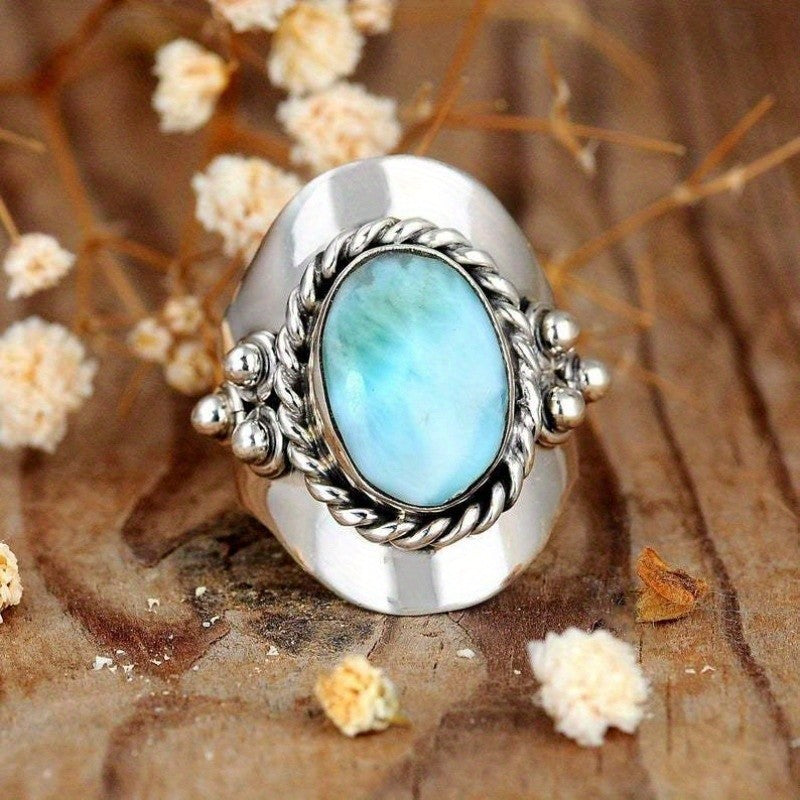 Elegant Rope Bezel Statement Ring
