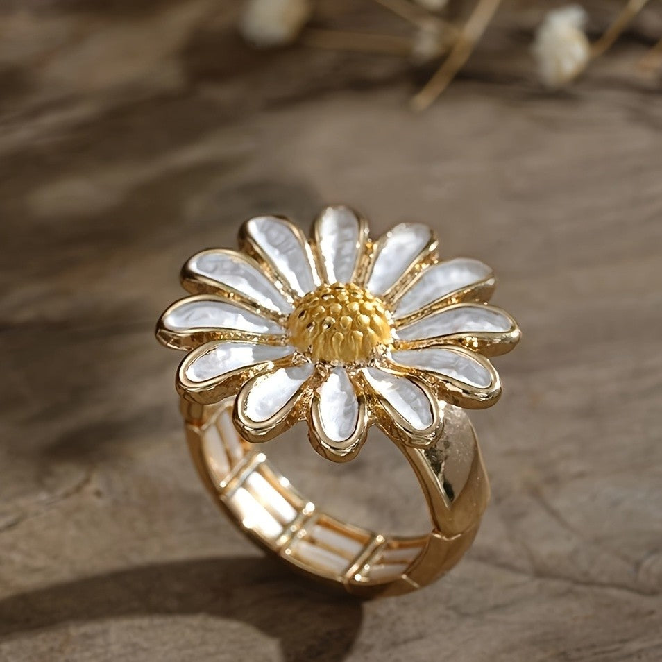 Elegant White Daisy Flower Statement Ring