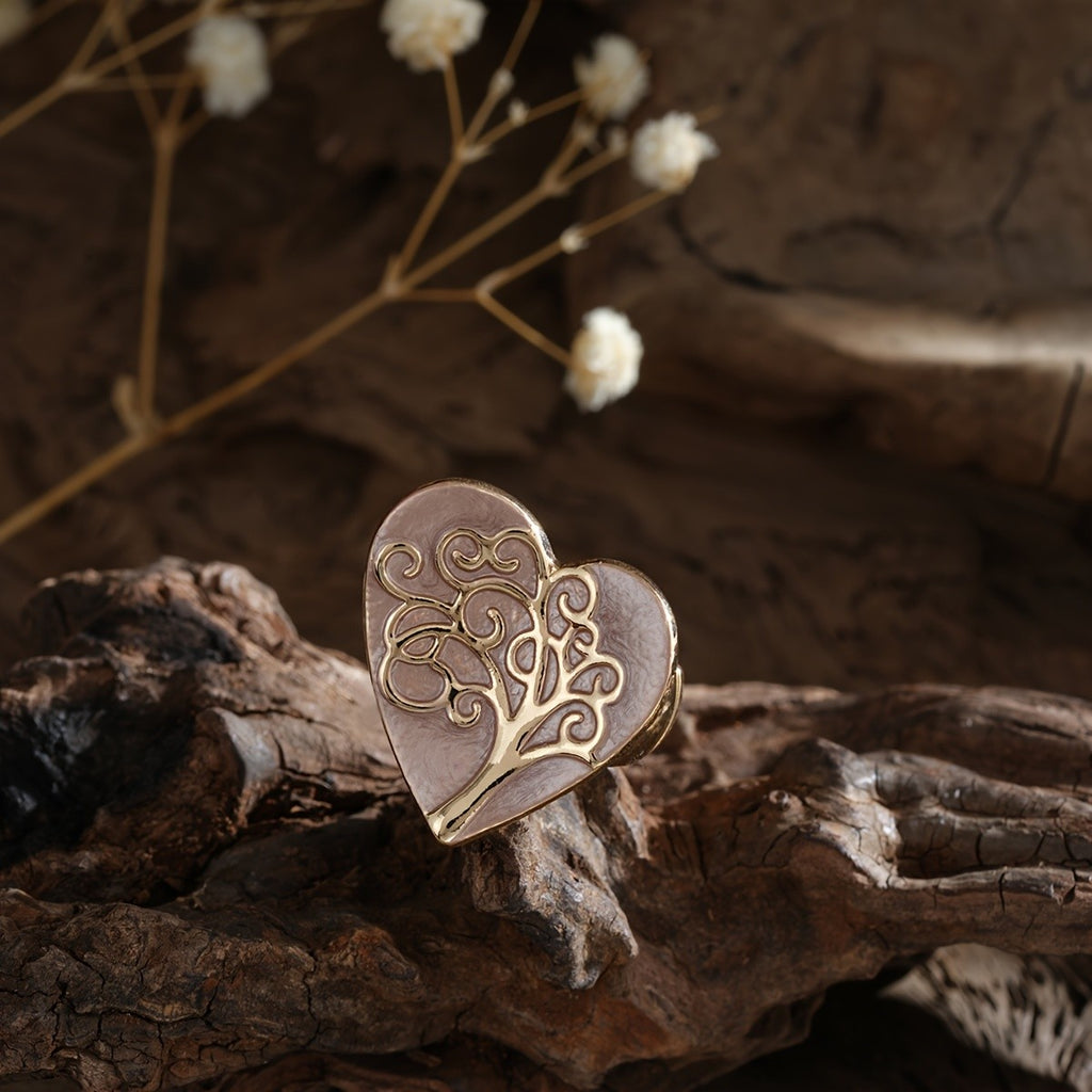 Elegant Filigree Heart Statement Ring