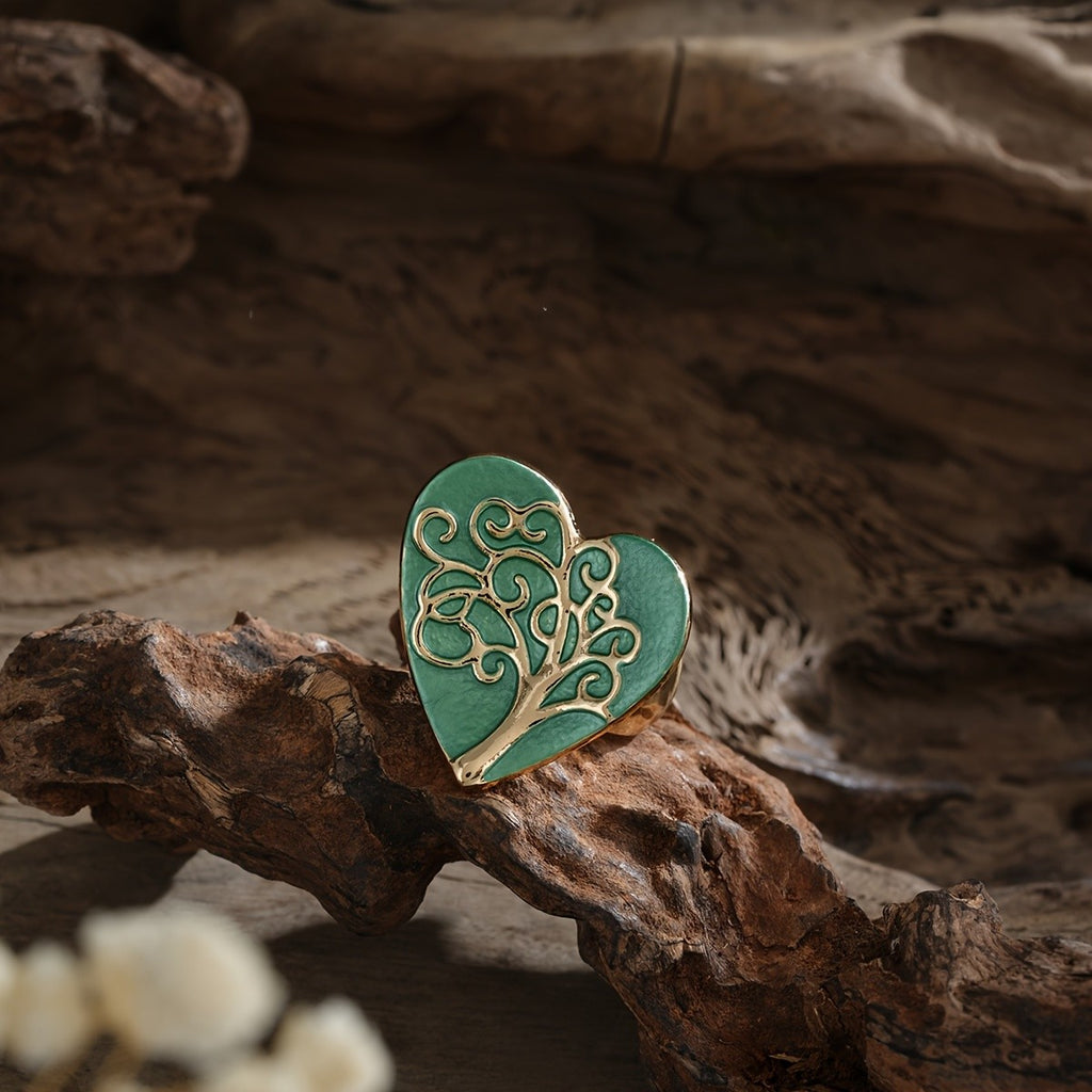 Elegant Filigree Heart Statement Ring